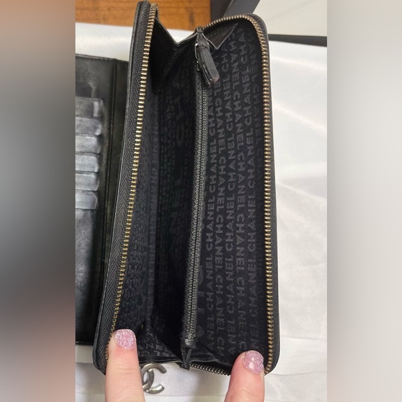 SOLD! CHANEL Authentic Long wallet clutch with chain/insert -Crossbody - Picture 10 of 15